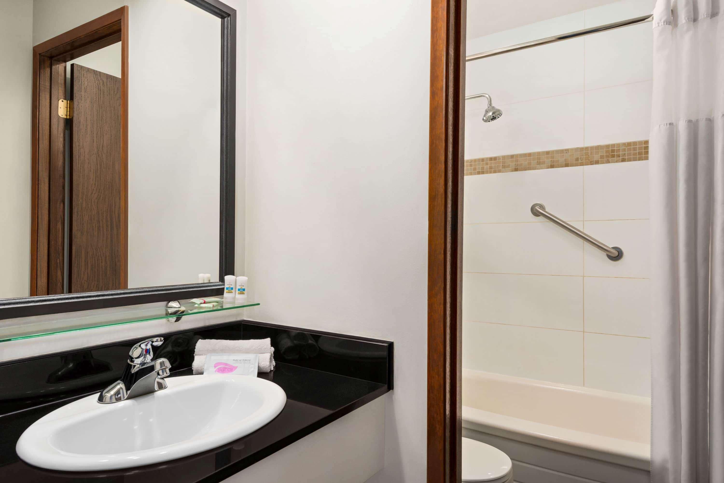 Travelodge By Wyndham Abbotsford Bakerview Ngoại thất bức ảnh
